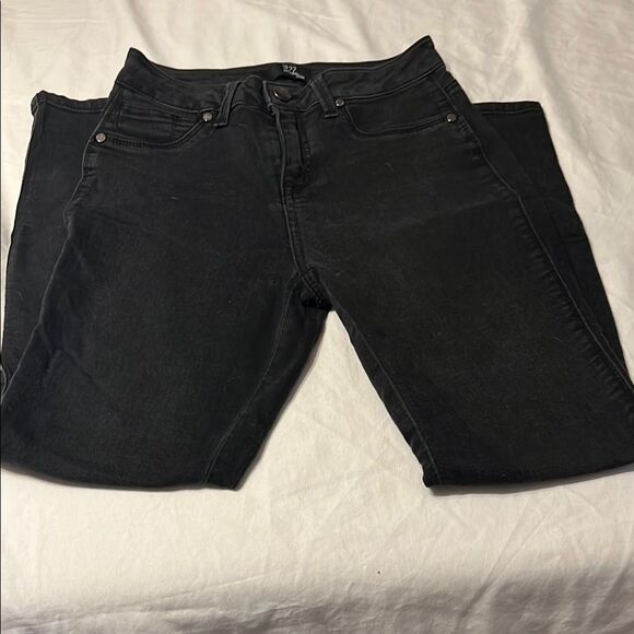 Classic Black Women's Skinny Jeans - Picture 1 of 5